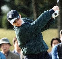 McCurdy takes 1st-round lead in Mizuno Classic golf